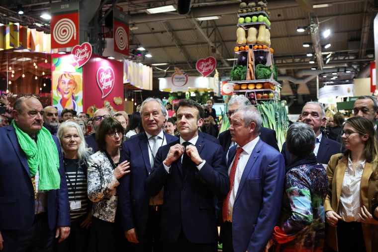 Le président de la République Emmanuel Macron au salon de l'Agriculture à Paris le 25 février 2023. ( POOL / CHRISTOPHE PETIT TESSON )