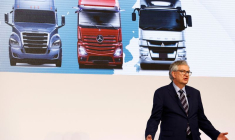 Toyota et Daimler concluent un accord pour regrouper leurs activités dans le secteur des poids lourds au Japon