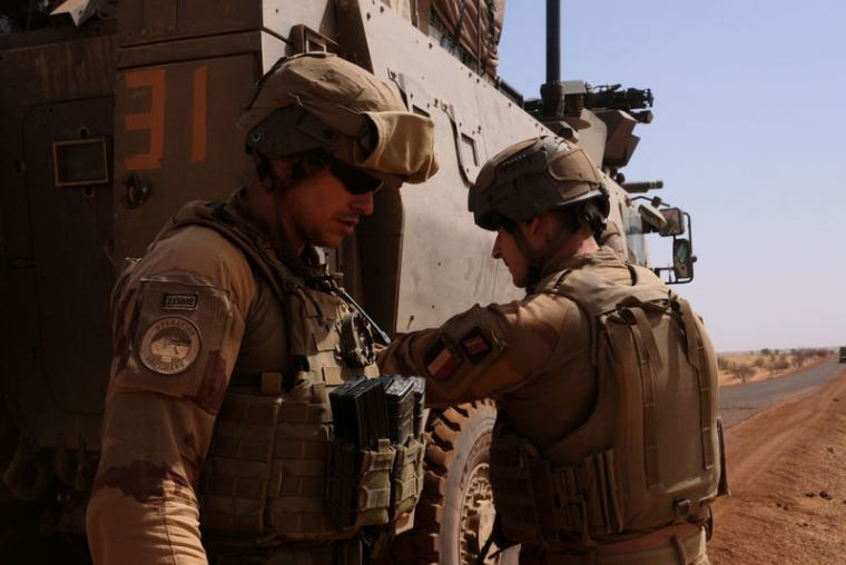 LES DERNIERS SOLDATS FRANÇAIS DE BARKHANE PRÉSENTS AU MALI ONT QUITTÉ LE PAYS, ANNONCE L'ELYSÉE