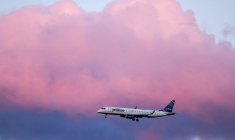 Un avion de ligne Embraer E190AR de la compagnie aérienne JetBlue. ( AFP / CHARLY TRIBALLEAU )