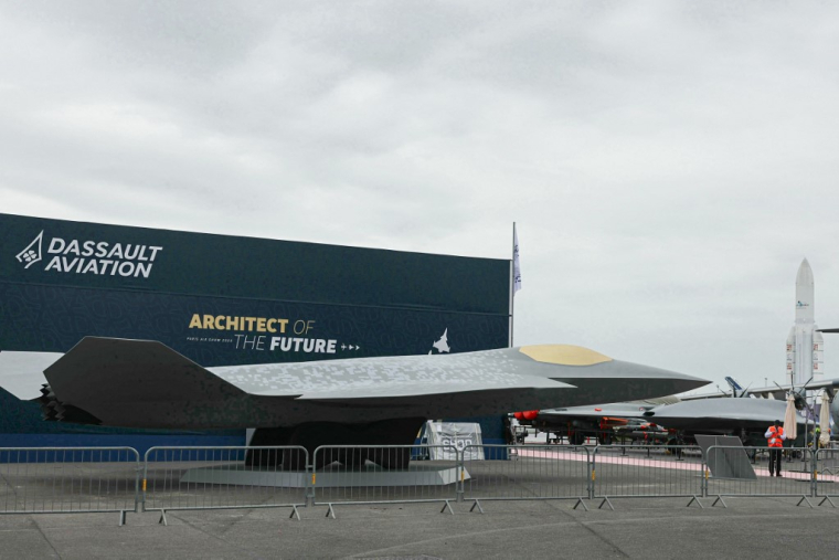 Une maquette de Scaf au Bourget, le 15 juin 2025. ( AFP / THOMAS SAMSON )