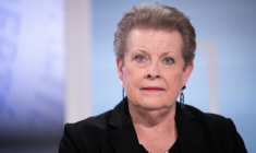 La candidate socialiste à Strasbourg Catherine Trautmann, le 11 mars 2026 dans le studio de la radio 'ICI Alsace' ( AFP / SEBASTIEN BOZON )