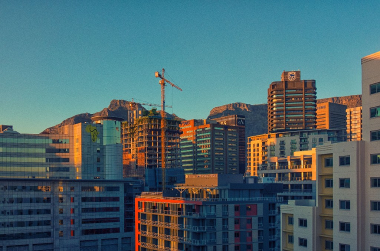 Certains pays africains se rapprochent d'une croissance à deux chiffres. Ici la ville de Cape Town, en Afrique du Sud. (crédit : Rohan Reddy / Unsplash