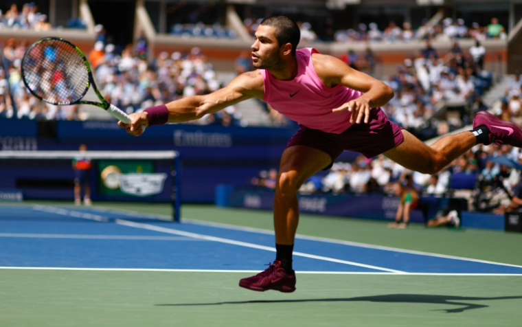 Carlos Alcaraz lors de son quart de finale à l'US Open, le 2 septembre 2025 ( AFP / Kena Betancur )