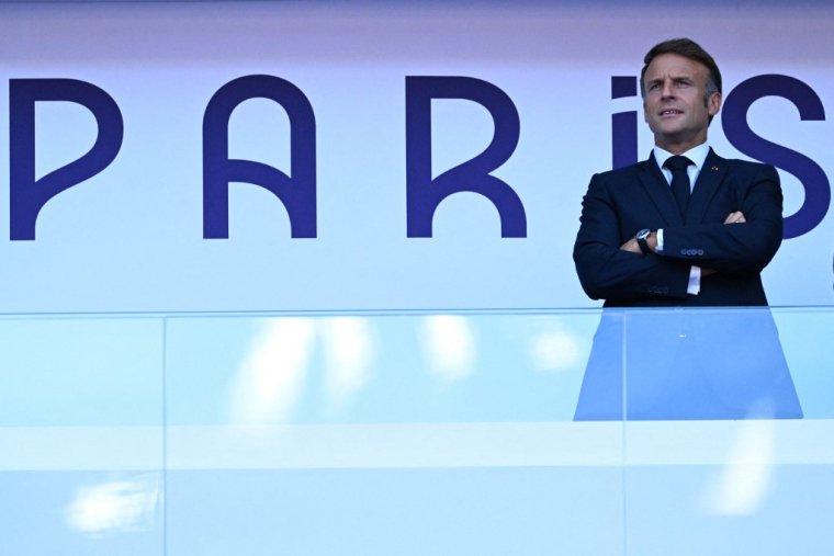 Emmanuel Macron à Saint-Denis, le 10 août 2024. ( AFP / KIRILL KUDRYAVTSEV )