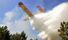 DES AVIONS-CITERNE FRANÇAIS ENVOYÉS EN ALGÉRIE FACE AUX INCENDIES, ANNONCE MACRON