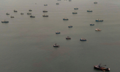 Des bateaux de pêche à l'anchois immobilisés dans le port de Callao, au Pérou, le 31 août 2026 ( AFP / Ernesto BENAVIDES )