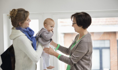 Baby-sitter, assistante maternelle, garde partagée: des solutions de garde adaptées à chaque budget. ( crédit photo : Getty Images )