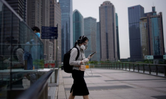 SHANGHAI ACCÉLÈRE SON CONFINEMENT FACE À L'ENVOLÉE DES CAS DE COVID-19