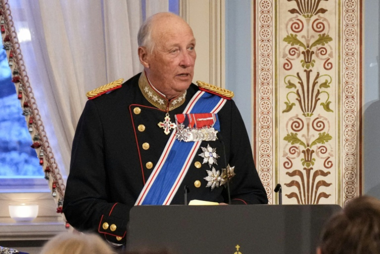 Le roi Harald de Norvège prononce un discours à un dîner de gala à Oslo le 8 avril 2025. ( NTB / Fredrik Varfjell )