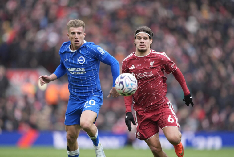 Liverpool enchaîne, United sombre