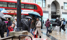 Des passants sur Oxford Street, à Londres