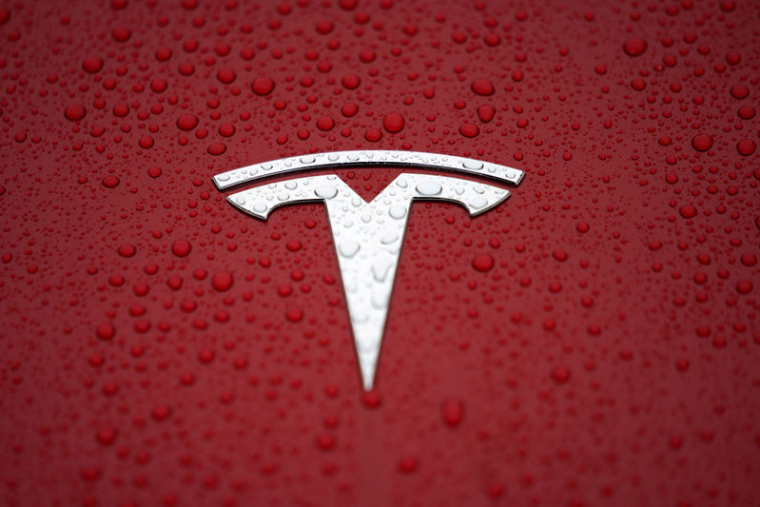 TESLA PROMET UN RETOUR AU PROFIT APRÈS DES PERTES AU 1ER SEMESTRE