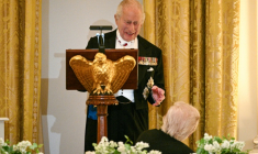 Le roi Charles III s'exprime face au président américain Donald trump, le 28 avril 2026 à Washington ( AFP / Brendan SMIALOWSKI )