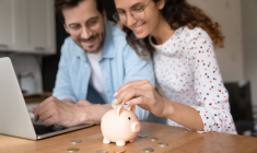 Argent du couple : comment bien épargner ? / iStock.com - fizkes