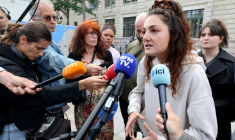 Coppelia Moreau, du comité Interfac Ile-de-France, parle à la presse après une réunion avec le préfet de police de Paris, le 16 octobre 2027 à Paris ( AFP / MEHDI FEDOUACH )