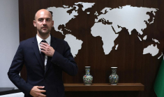 Le Premier ministre palestinien Mohammed Mustafa rencontre le ministre français de l'Europe et des Affaires étrangères Jean-Noël Barrot dans la ville de Ramallah