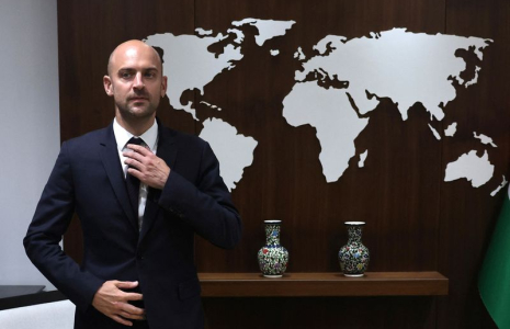 Le Premier ministre palestinien Mohammed Mustafa rencontre le ministre français de l'Europe et des Affaires étrangères Jean-Noël Barrot dans la ville de Ramallah