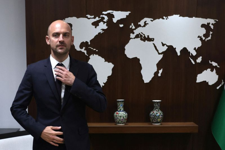 Le Premier ministre palestinien Mohammed Mustafa rencontre le ministre français de l'Europe et des Affaires étrangères Jean-Noël Barrot dans la ville de Ramallah