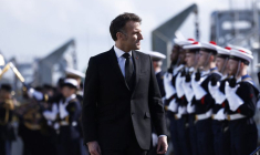 Le président français Macron visite la base navale de sous-marins nucléaires de l'île Longue