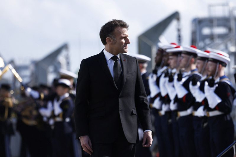Le président français Macron visite la base navale de sous-marins nucléaires de l'île Longue