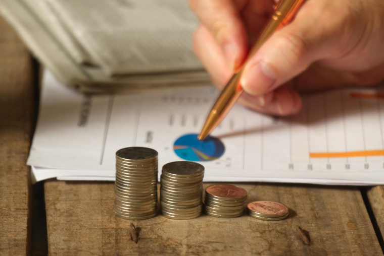 Les frais bancaires sur succession font désormais l’objet d’un plafonnement à 1% des montants disponibles sur les comptes du défunt. ( crédit photo : Getty Images/iStockphoto )