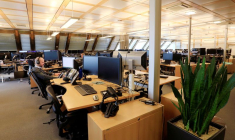 Photo d'archives de la salle des marchés de Norges Bank Investment Management, le fonds souverain du pays nordique, à Oslo, Norvège