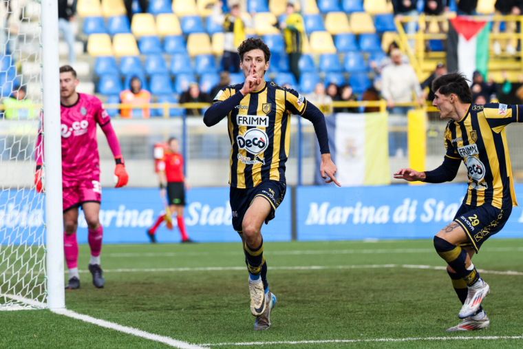 Des saluts fascistes sur la célébration du but de Mussolini, vraiment ?