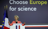 La présidente de la Commission européenne Ursula von der Leyen lors de la conférence "Choose Europe for Science" àe l'université de la Sorbonne, le 5 mai 2025 à Paris ( POOL / Gonzalo Fuentes )