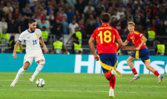 Rayan Cherki, désiré et doué