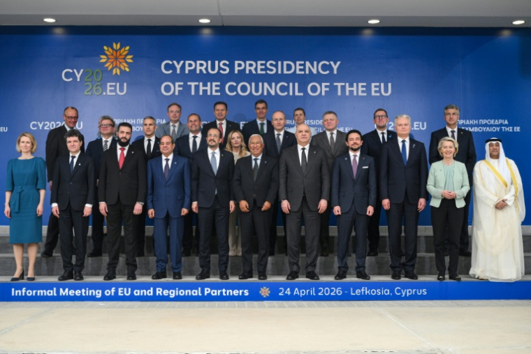 Photo de famille des participants à un Sommet européen, le 24 averil 2026 à Nicosie, à Chypre ( AFP / Jewel SAMAD )