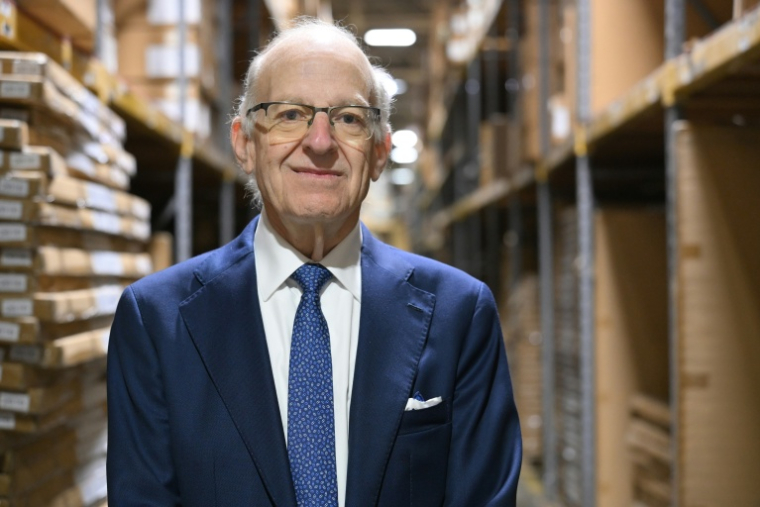 Sam Miller dans son usine, qui fabrique des produits pour la cuisine et la salle de bain, à Warren, dans l'Ohio, le 30 septembre 2026 ( AFP / Chloe FERREUX )
