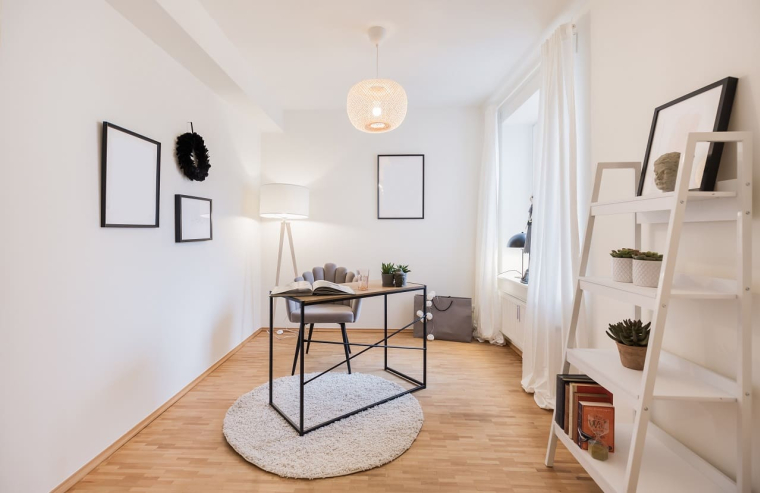 (Crédits photo : Adobe Stock - Intérieur épuré et clair suite à un projet de home staging)