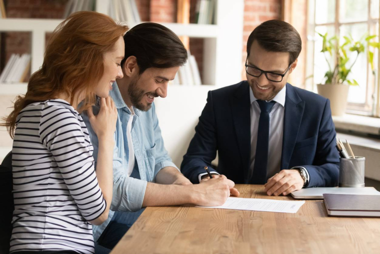 Portabilité et transférabilité des crédits immobiliers-iStock-fizkes