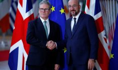 Keir Starmer est accueilli par le président du Conseil européen Charles Michel