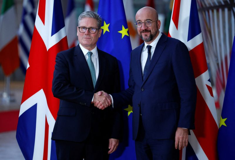 Keir Starmer est accueilli par le président du Conseil européen Charles Michel