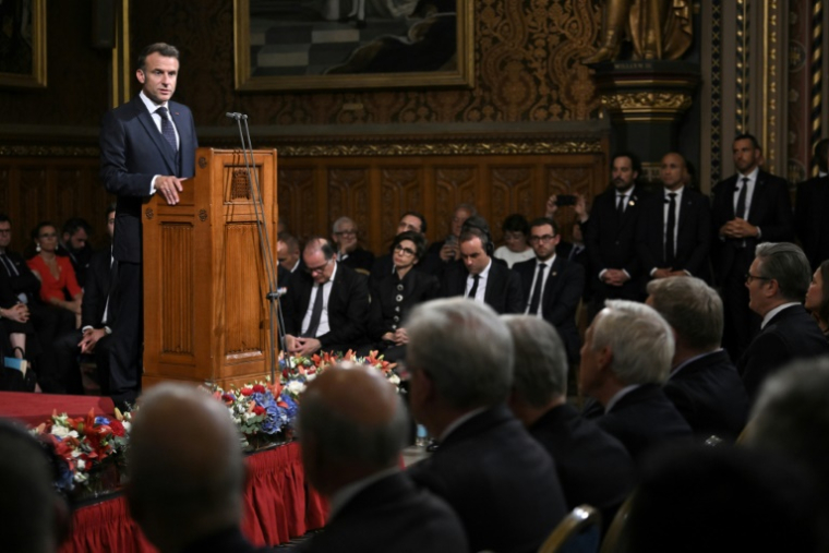 Le président français Emmanuel Macron s'adresse aux députés lors d'une visite au palais de Westminster à Londres, le 8 juillet 2025 ( POOL / Eliot BLONDET )