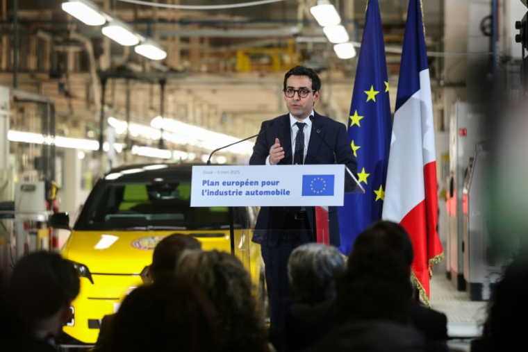 Les constructeurs automobiles européens sont en "danger mortel", avait prévenu le commissaire européen Stéphane Séjourné en début d'année ( AFP / FRANCOIS LO PRESTI )