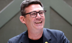 Andy Burnham prononce un discours le 29 juin 2026 à Manchester au Royaume-Uni ( AFP / Toby Shepheard )