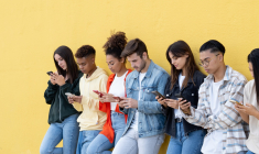 En Autralie, 7 enfants sur 10 auraient conservé leurs comptes après l’entrée en vigueur de la loi interdisant l’accès aux réseaux sociaux aux moins de 15 ans. (crédit: Adobe Stock)