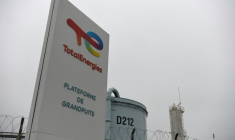 Le tribunal judiciaire de Paris a enjoint jeudi à TotalEnergies d'intégrer les émissions de gaz à effet de serre de ses clients dans son plan de vigilance ( AFP / Eric PIERMONT )