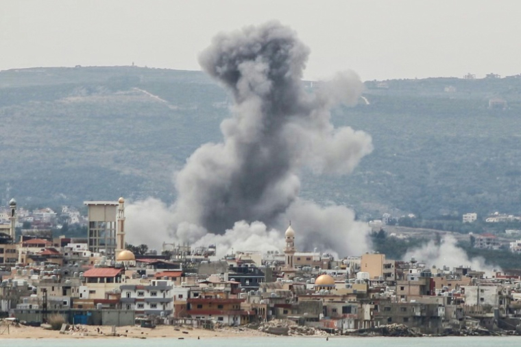 Une frappe israélienne sur Ras Al-Ain, dans le sud du Liban, le 12 mai 2026 ( AFP / KAWNAT HAJU )