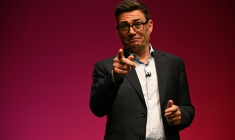 Le Premier ministre britannique, Andy Burnham, lors de son discours au troisième jour du congrès annuel du parti travailliste à Liverpool, en Angleterre, le 29 septembre 2026 ( AFP / Oli SCARFF )