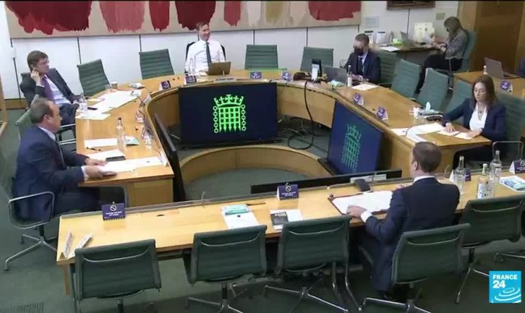 Covid-19 au Royaume-Uni : Boris Johnson s'apprête à repousser la levée des dernières restrictions
