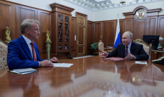 German Gref et Vladimir Poutine à Moscou, en Russie, le 24 septembre 2024. ( POOL / ALEXANDER KAZAKOV )