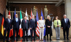 Des responsables posent pour une photo lors de la conférence des ministres des Affaires étrangères du G7 à Münster, en Allemagne