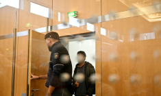 Issa Al Hasan arrive au tribunal de Düsseldorf le 10 septembre 2025, jour de sa condamnation à la perpétuité pour l’attaque au couteau qui a fait trois morts à Solingen en août 2024 ( AFP / INA FASSBENDER )