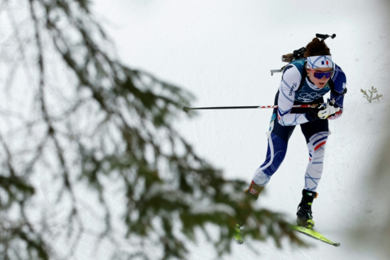 La Française Lou Jeanmonnot participe à l'épreuve individuelle féminine de biathlon 15 km lors des JO de Milan Cortina, le 11 février 2026 à Anterselva (Italie) ( AFP / Odd ANDERSEN )