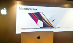 Stand Apple dans un magasin (Crédit: L. Grassin / )