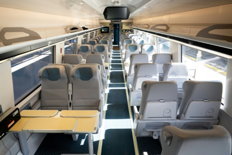 L'intérieur de l'Amtrak NextGen Acela, train à grande vitesse produit par Alstom, à la gare Union Station à Washington, le 27 août 2025 ( AFP / SAUL LOEB )